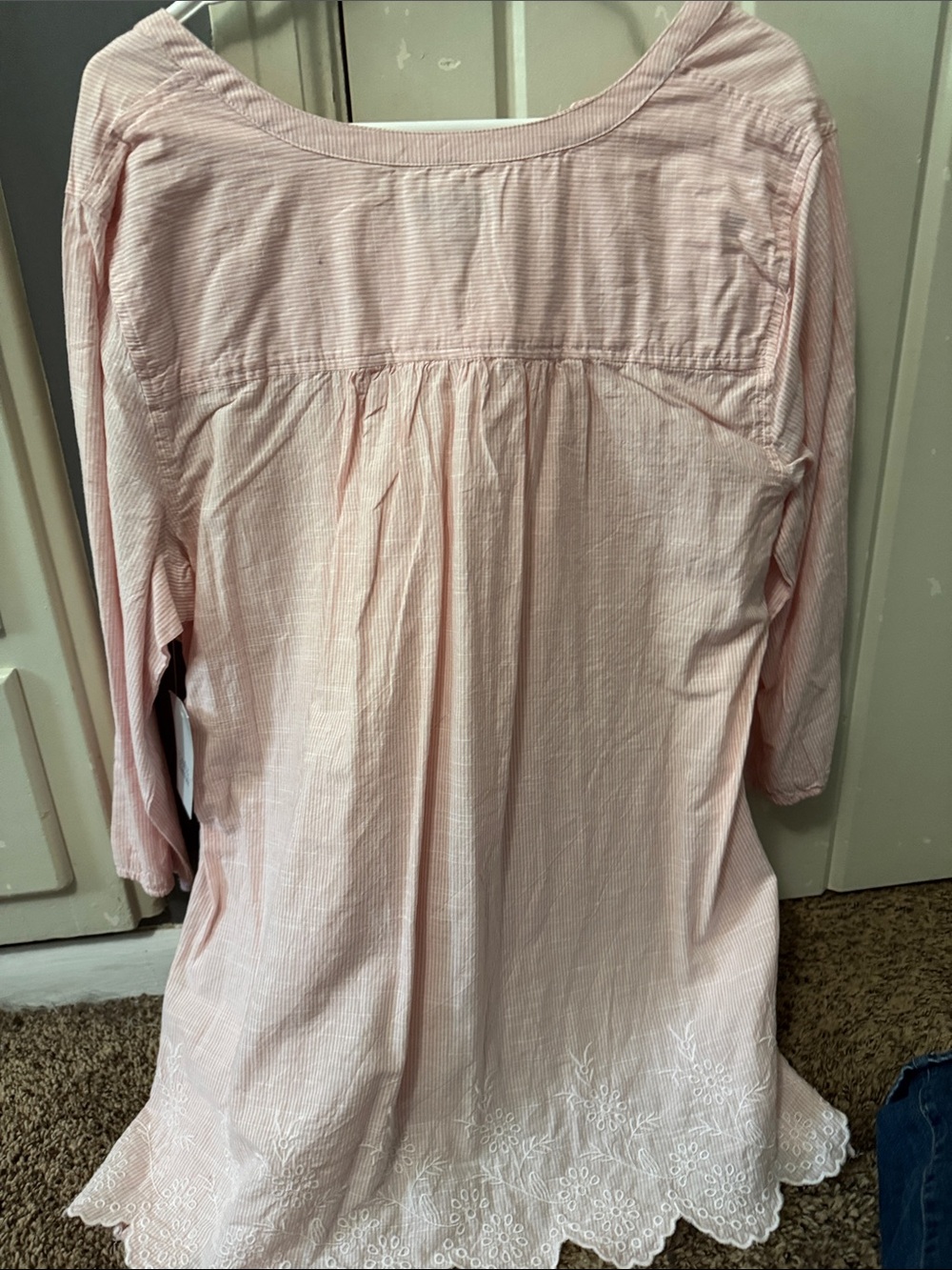Croft & barrow Light Pink V‑Neck Tunic with Embroidered Scallop Hem - Picture 3 of 4